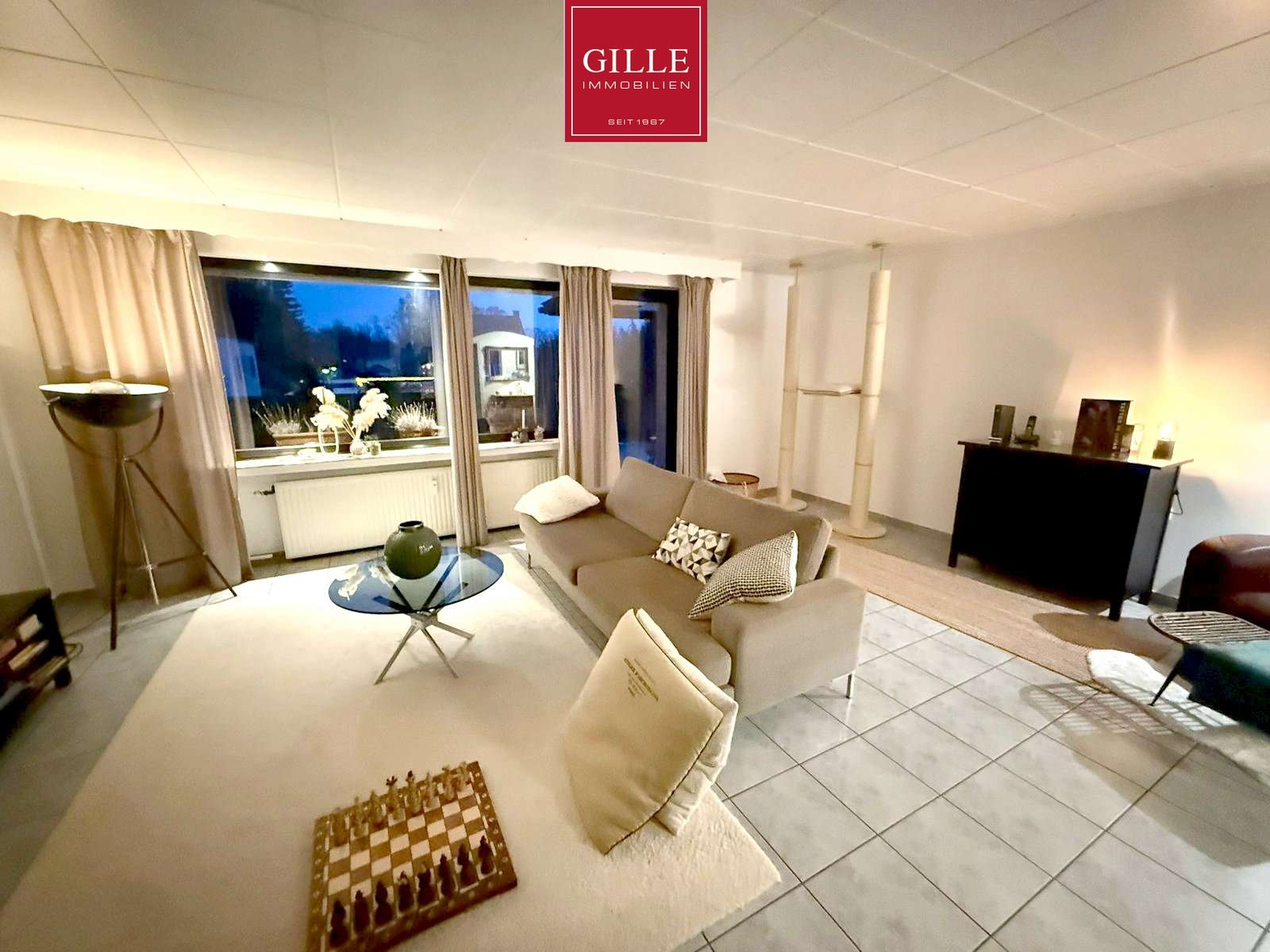 Ansicht 3 von: Charmant & Großzügig: 2-Zim.Whg mit großem Wohnraum, Dachterrasse, Duschbad Kamin & Garage in Kaarst